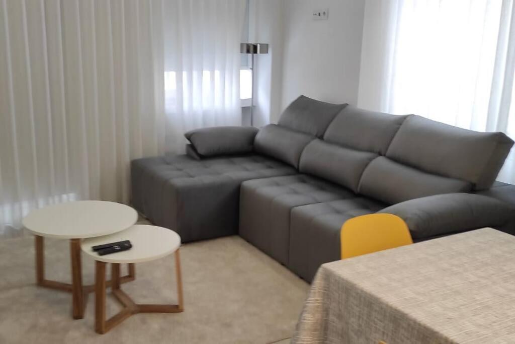 Modern 1 Bedroom Center *